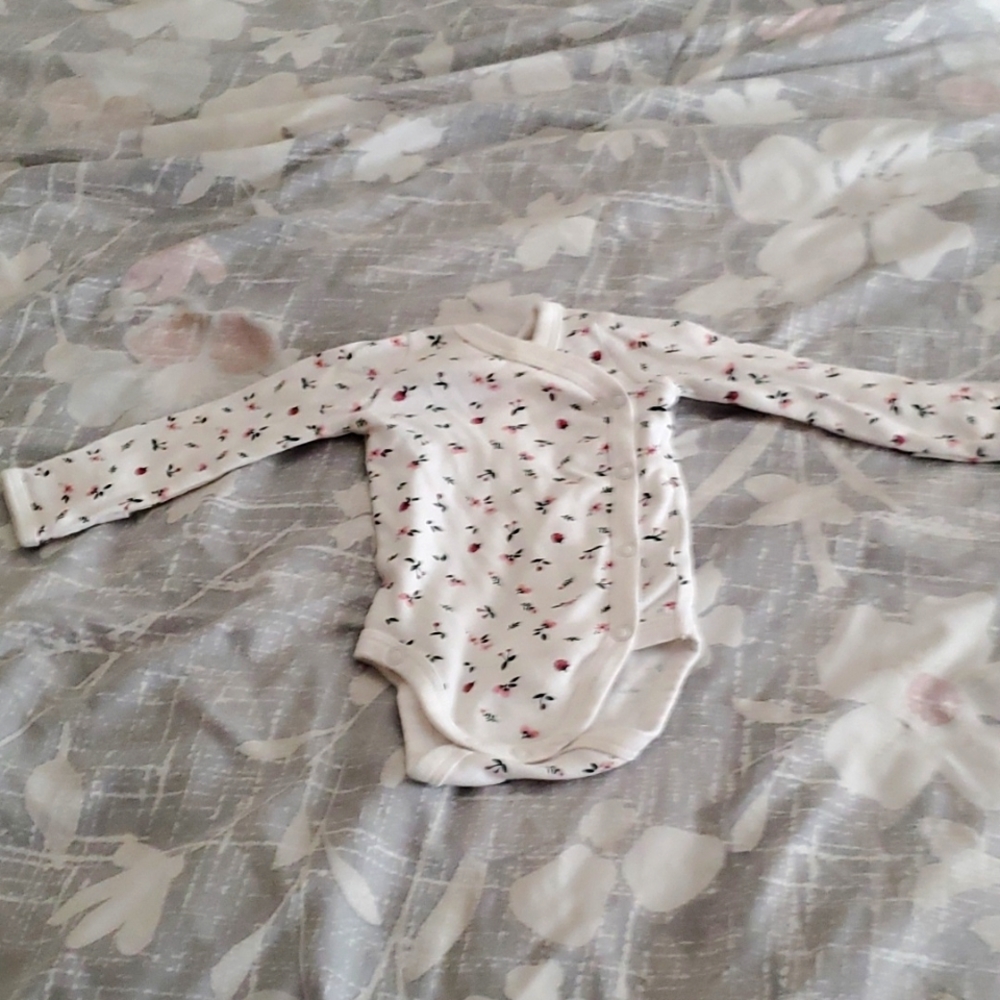 Newborn interchangeable long sleeve onesie